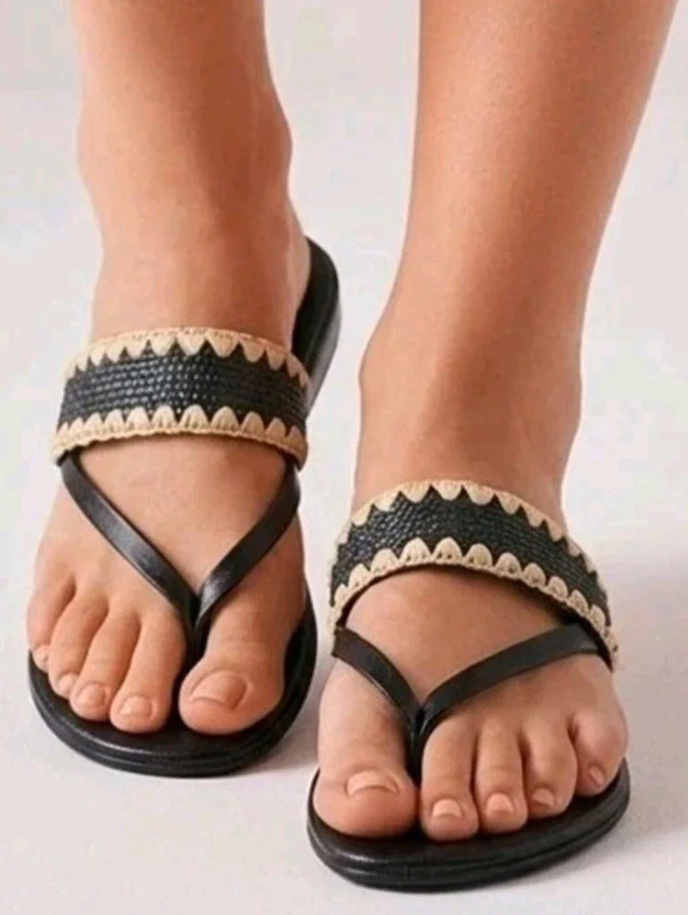 Italian Shoemakers Thong Sandals Womens 10 Black Beige Embroidered Italy NEW
